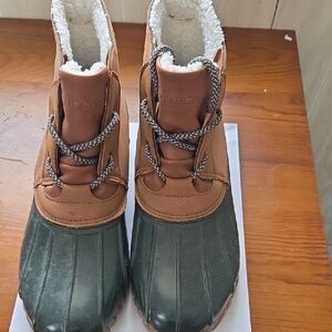 Nautica Tan and Dark Green Boots